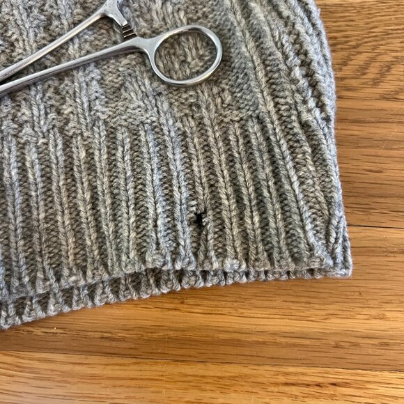 Vintage 70s Highland Knitting Mills Grey Wool Knit V-Neck Sweater - Med (FLAWS) - Picture 9 of 10